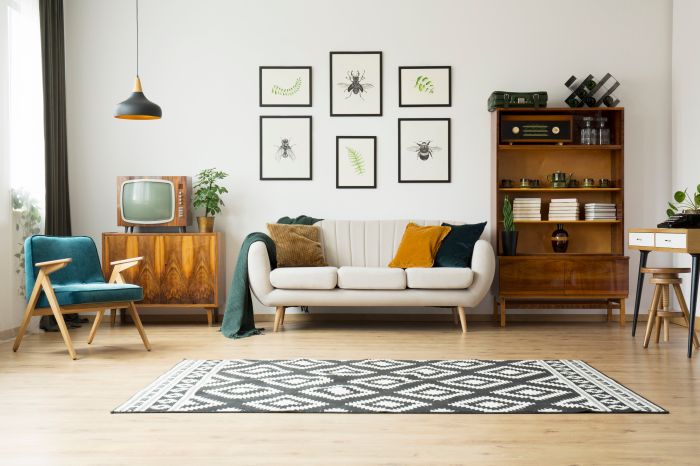 How to decorate a living room wall