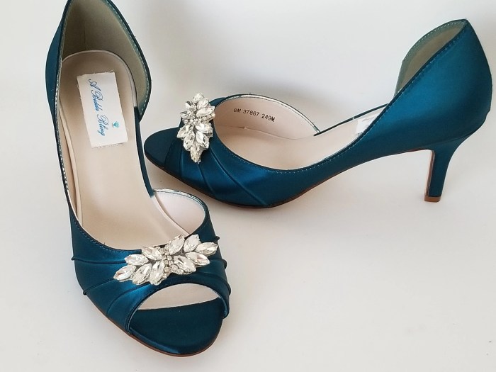 Best color shoes for teal dress