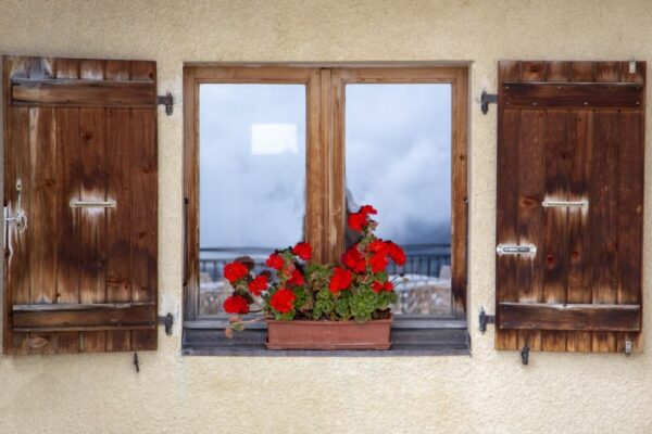 How to decorate a picture window